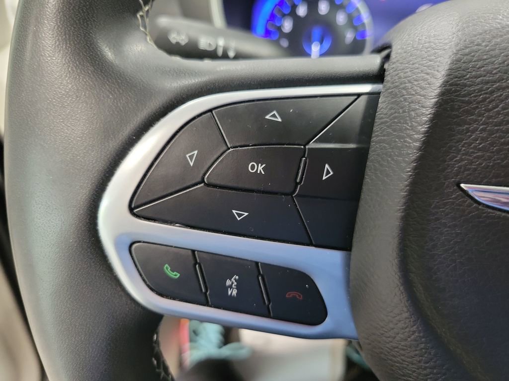 Used 2022 Chrysler Pacifica Touring-L AWD/4WD image 40