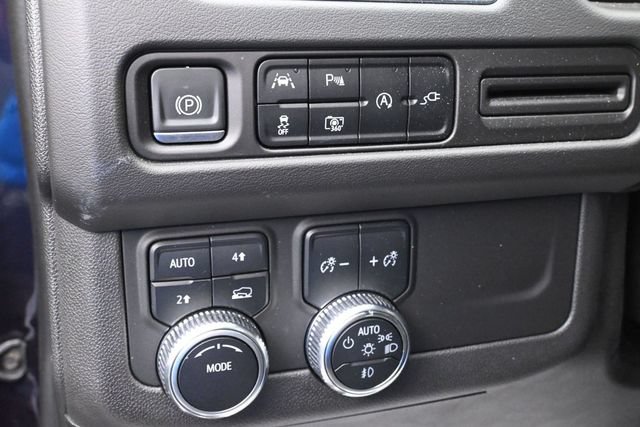 Used 2022 GMC Yukon XL SLT w/ SLT Premium Package AWD/4WD image 38