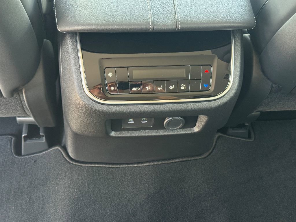 New 2025 Nissan Armada SV image 12