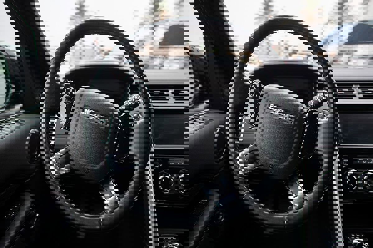 Used 2019 Land Rover Discovery HSE image 24