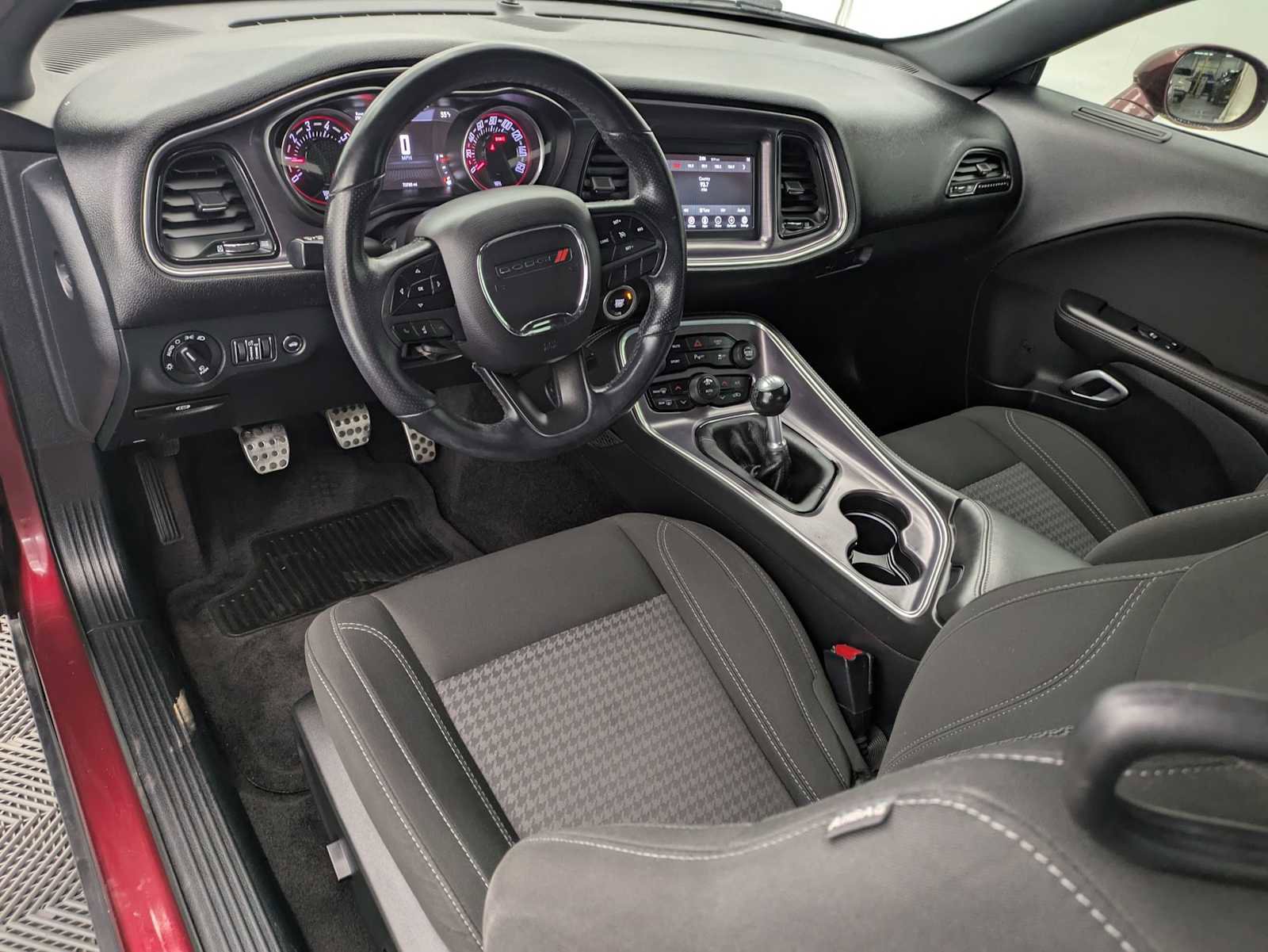 Used 2018 Dodge Challenger R/T image 2