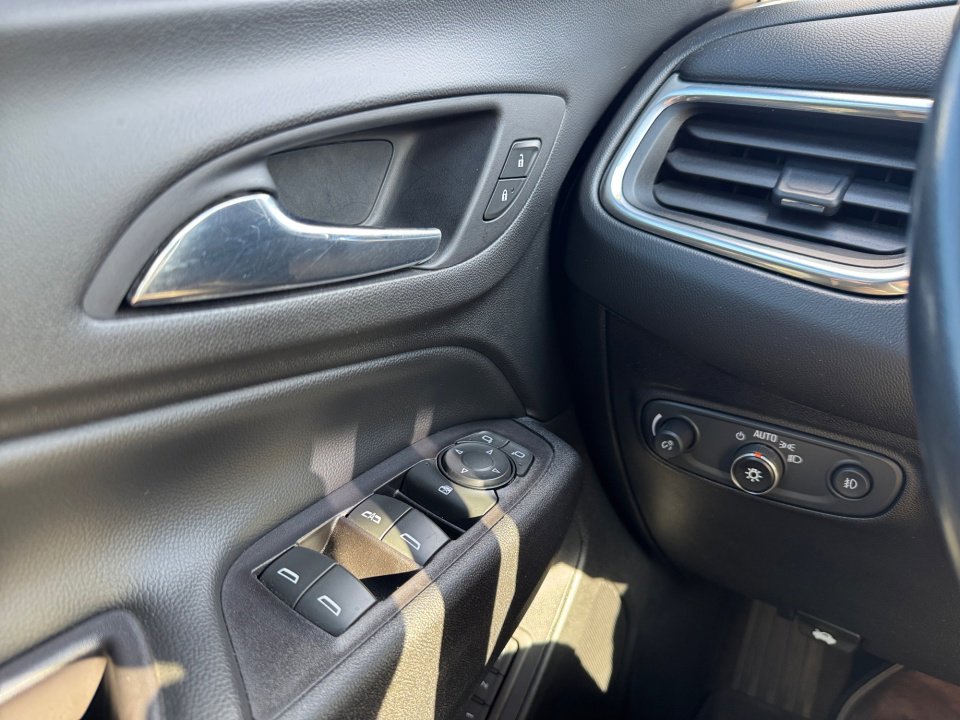 Used 2020 Chevrolet Equinox LT w/ Sport Edition FWD image 36