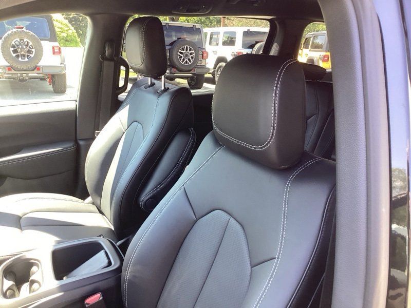 New 2026 Chrysler Pacifica Select image 24