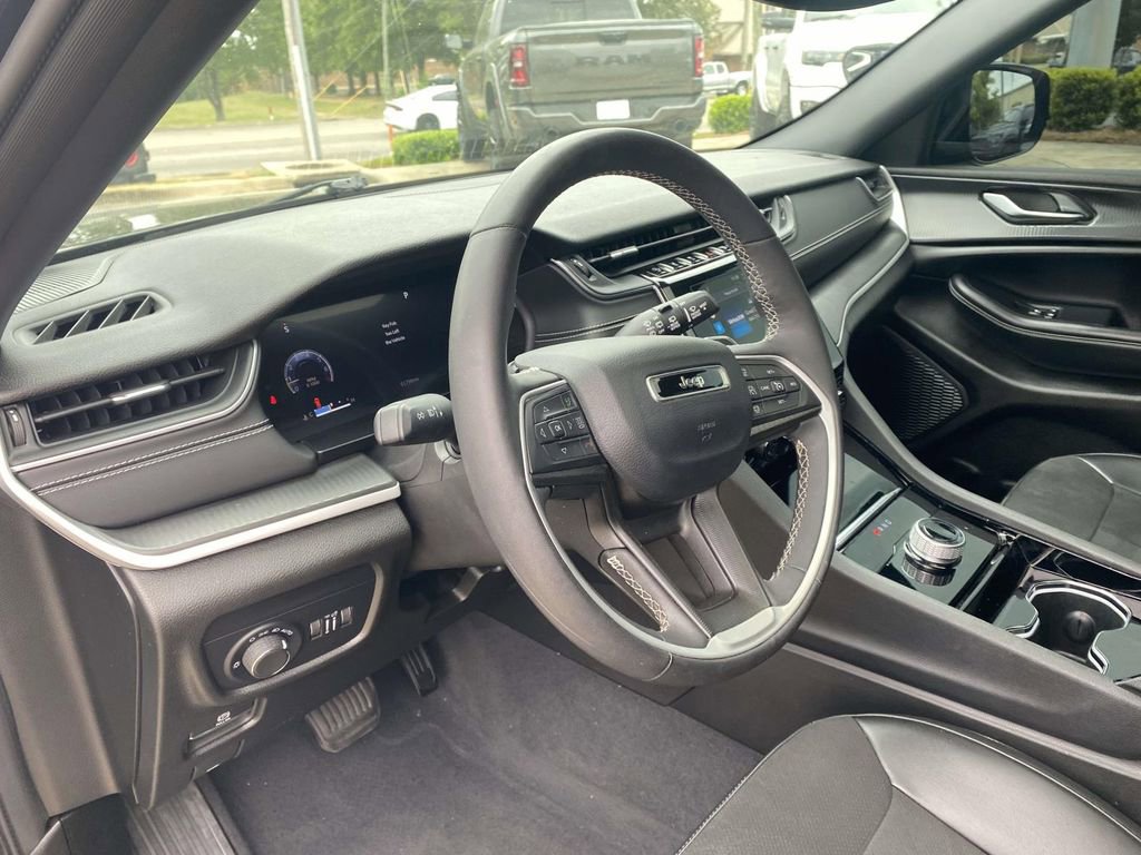 Used 2023 Jeep Grand Cherokee Altitude AWD/4WD image 22