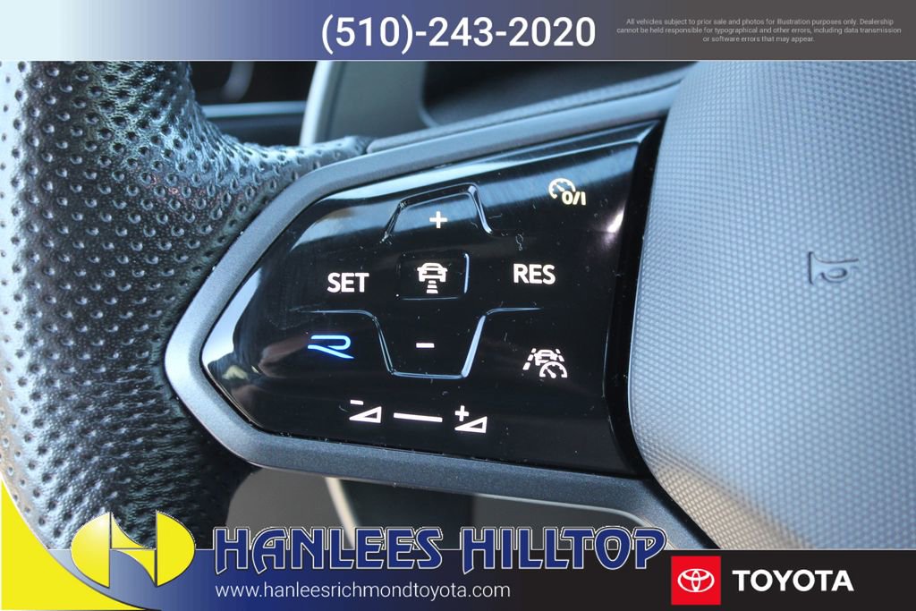 Used 2024 Volkswagen Golf R image 29