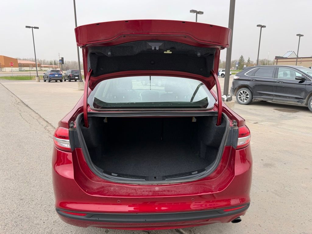 Used 2018 Ford Fusion SE w/ Fusion SE Technology Package FWD image 8