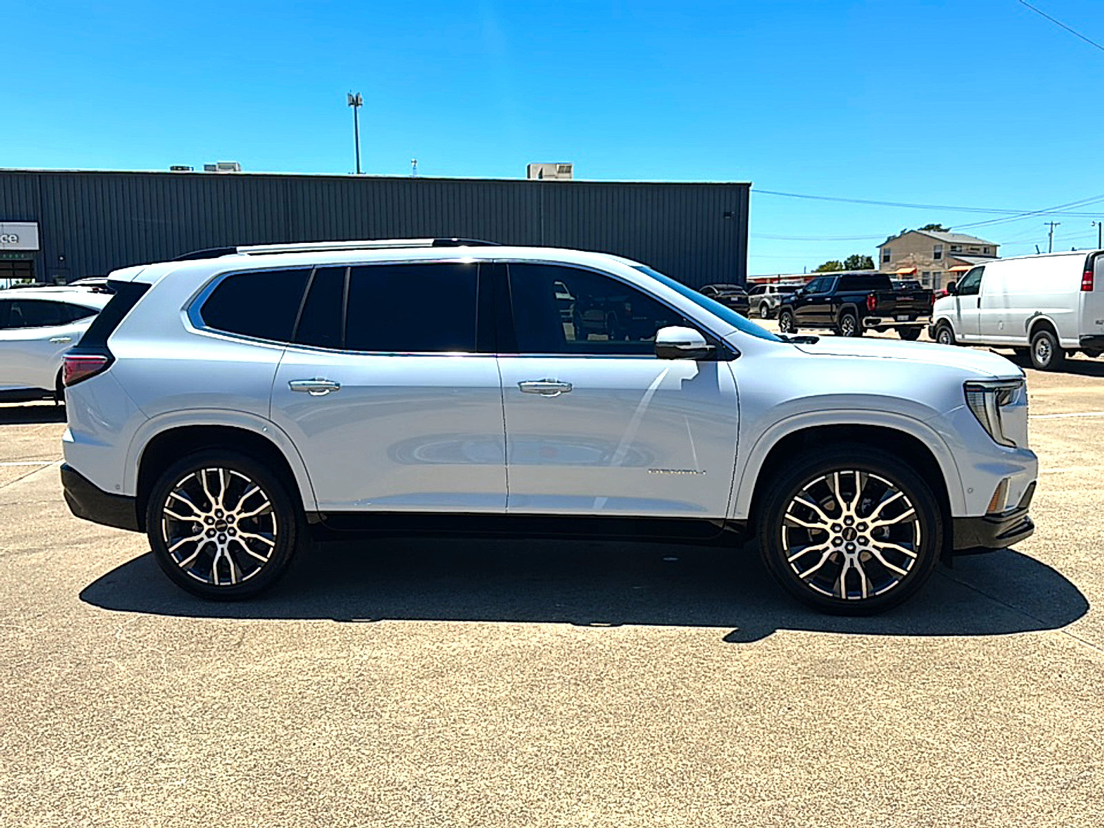 Used 2026 GMC Acadia Denali Ultimate FWD image 9