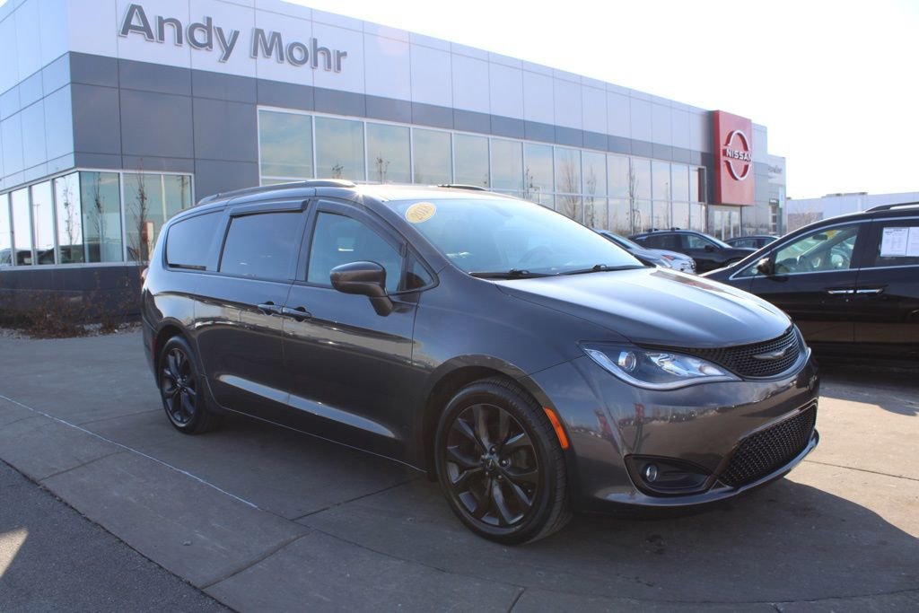 Used 2018 Chrysler Pacifica Touring-L w/ Premium Audio Group