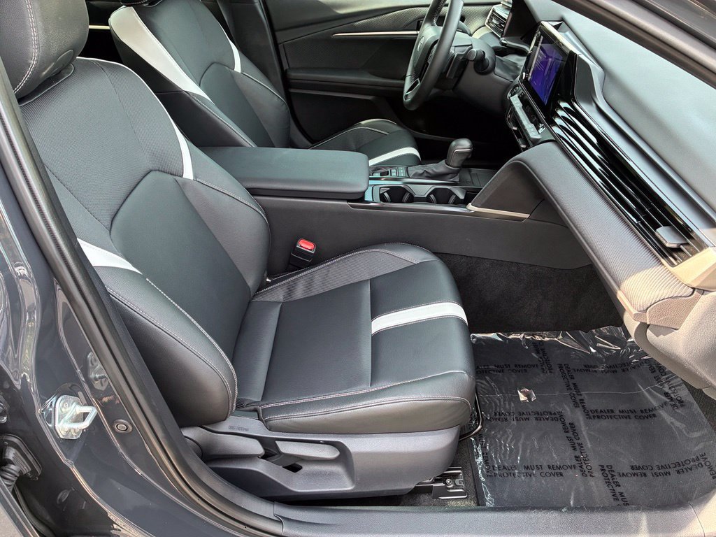 Used 2025 Toyota Camry SE FWD image 30