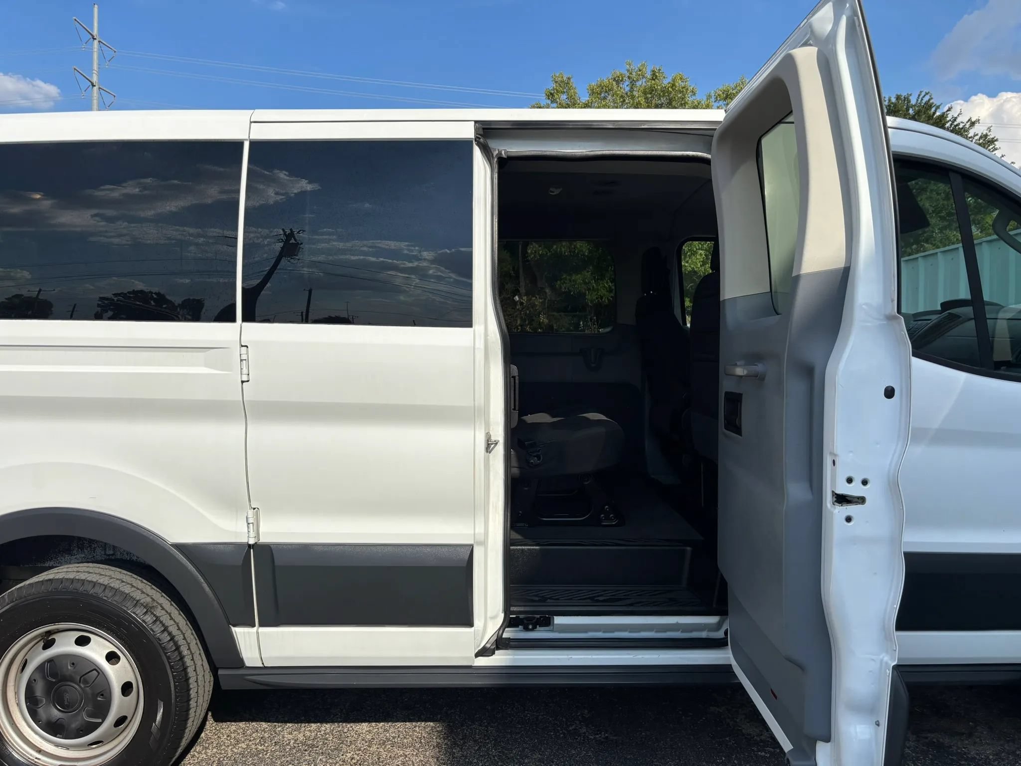 Used 2018 Ford Transit 150 XL RWD image 36