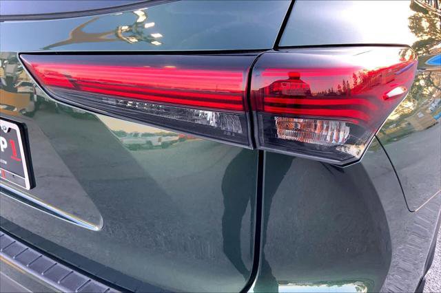 Certified 2023 Toyota Highlander L image 29