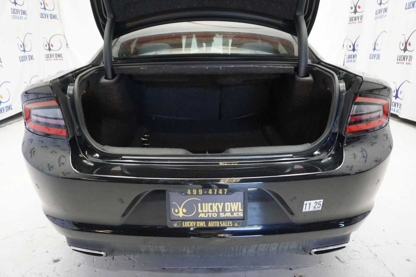 Used 2018 Dodge Charger SXT RWD image 9