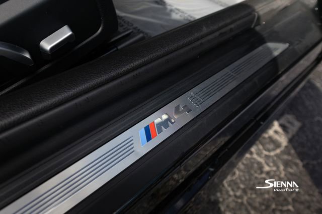 Used 2018 BMW M4 Convertible image 23