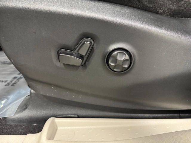 Used 2024 Chrysler Pacifica Limited FWD image 20