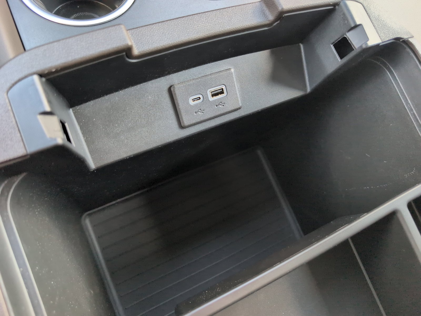 Used 2023 GMC Yukon XL SLT w/ SLT Luxury Package image 29