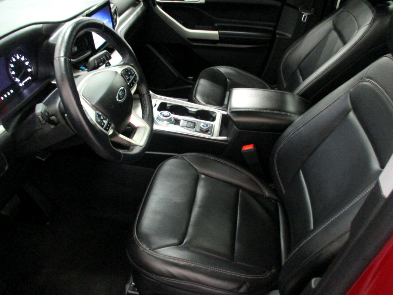 Used 2021 Ford Explorer XLT w/ Equipment Group 202A image 12