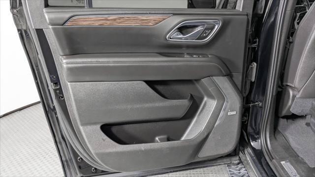 Used 2021 Chevrolet Suburban Z71 w/ Z71 Signature Package AWD/4WD image 16