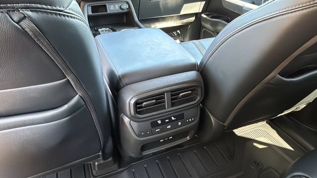 Used 2025 Honda Pilot Touring image 21
