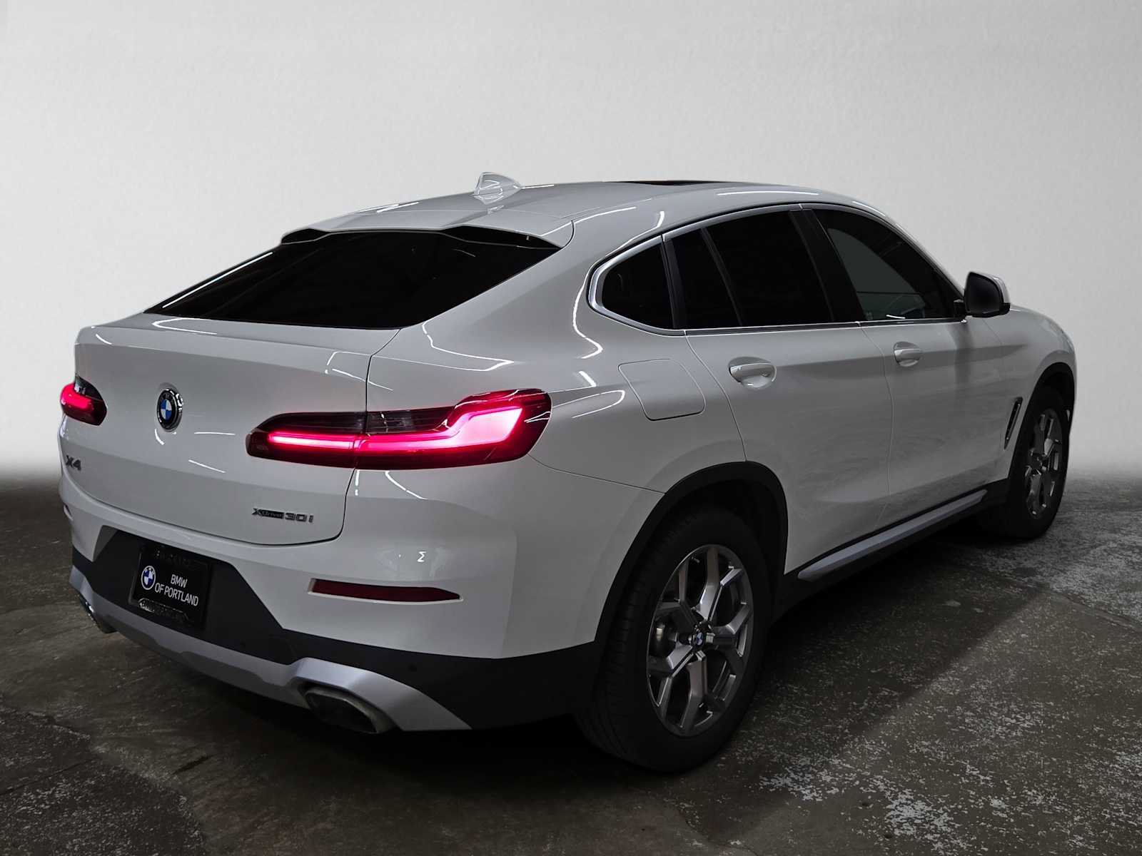 Used 2023 BMW X4 xDrive30i w/ Premium Package AWD/4WD image 3
