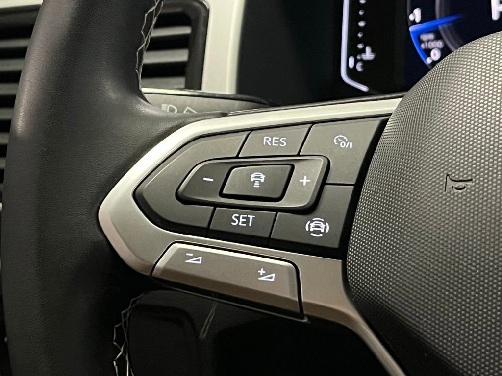 Used 2022 Volkswagen Atlas Cross Sport SE w/ Panoramic Sunroof Package image 26