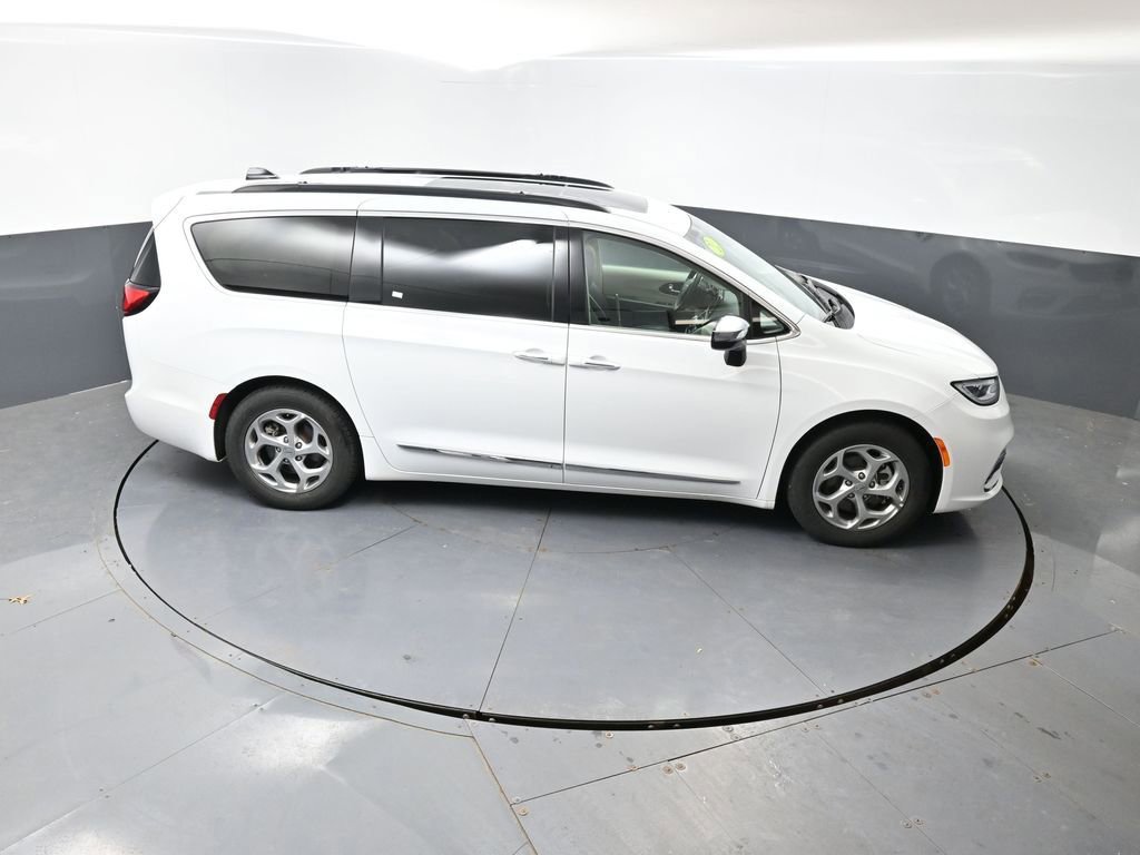 Used 2023 Chrysler Pacifica Limited FWD image 45