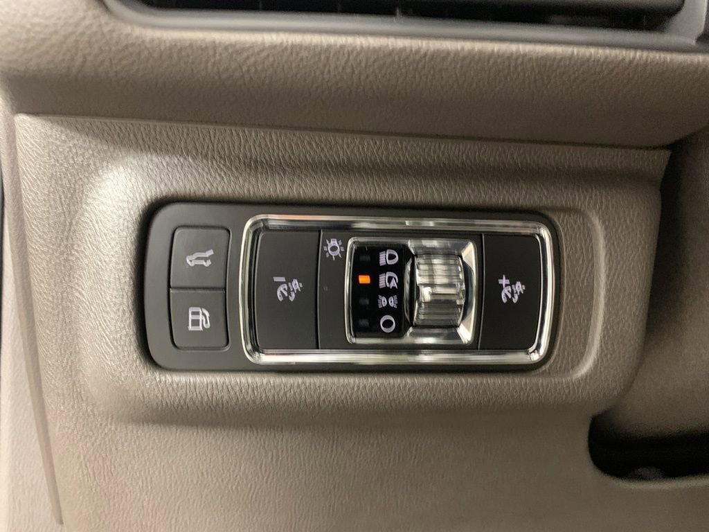 Used 2024 Lincoln Corsair Grand Touring w/ Equipment Group 301A image 17