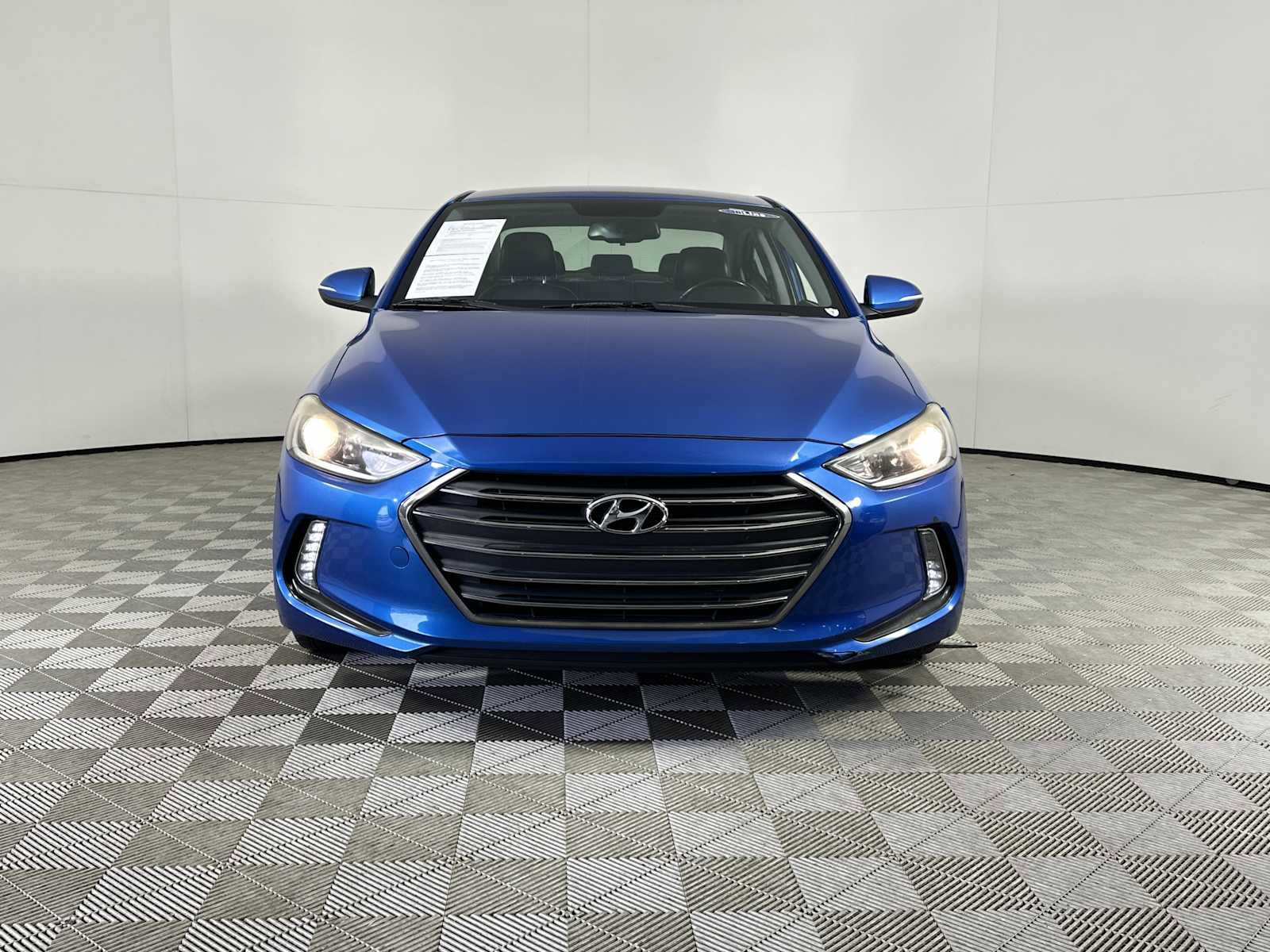 Used 2017 Hyundai Elantra Limited image 3