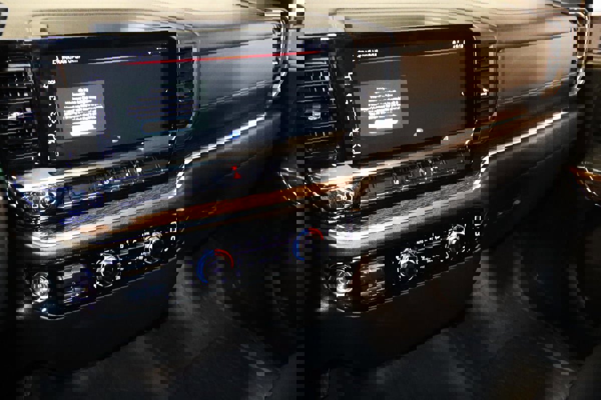 Used 2025 GMC Sierra 2500 SLE w/ SLE Convenience Package image 51