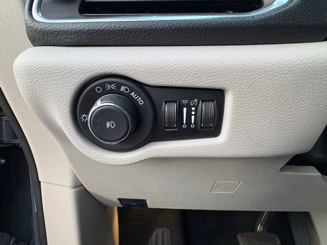 Used 2023 Chrysler Pacifica Limited image 17