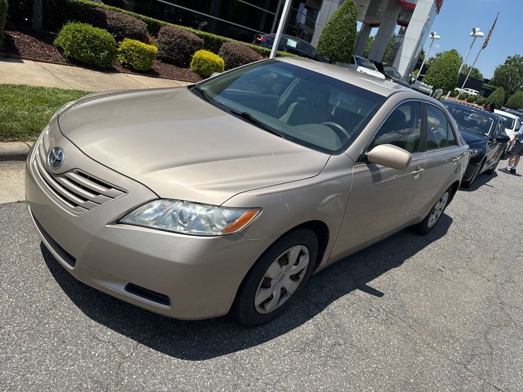 Used 2009 Toyota Camry LE FWD image 2