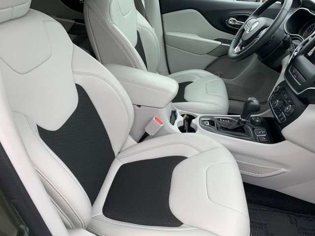 Used 2020 Jeep Cherokee Latitude Plus image 11