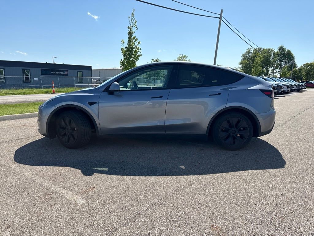 Used 2025 Tesla Model Y Long Range RWD image 5