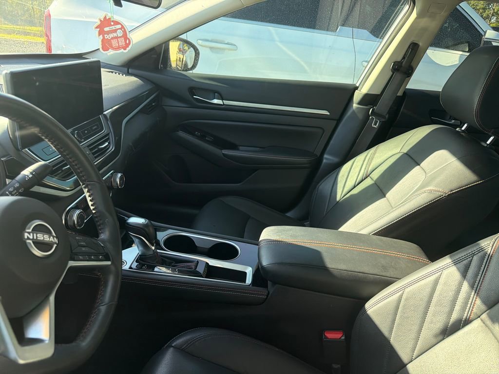 Used 2024 Nissan Altima 2.5 SR w/ SR Premium Package image 11