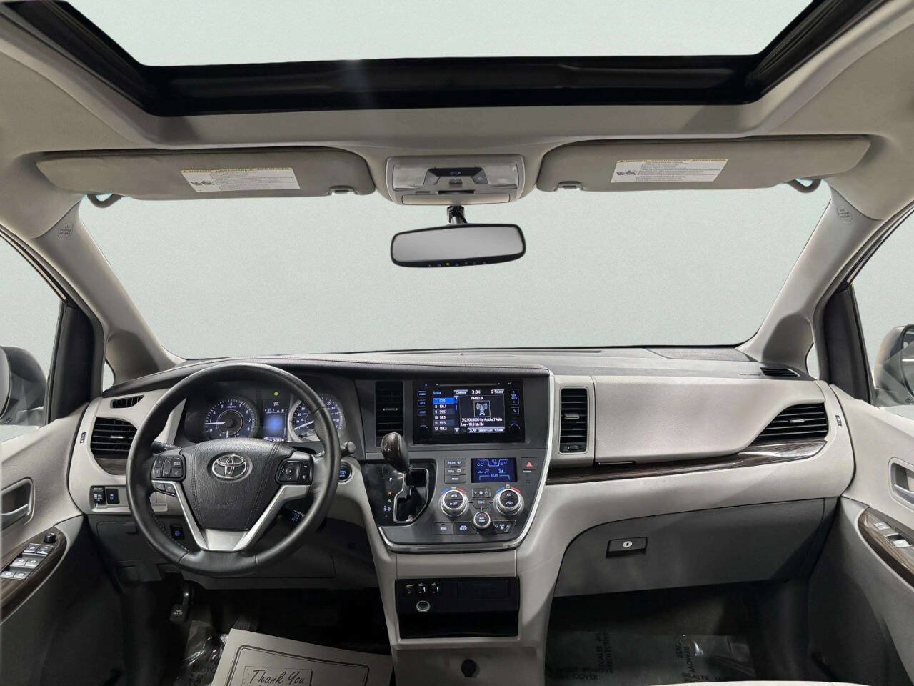 Used 2015 Toyota Sienna XLE FWD image 25
