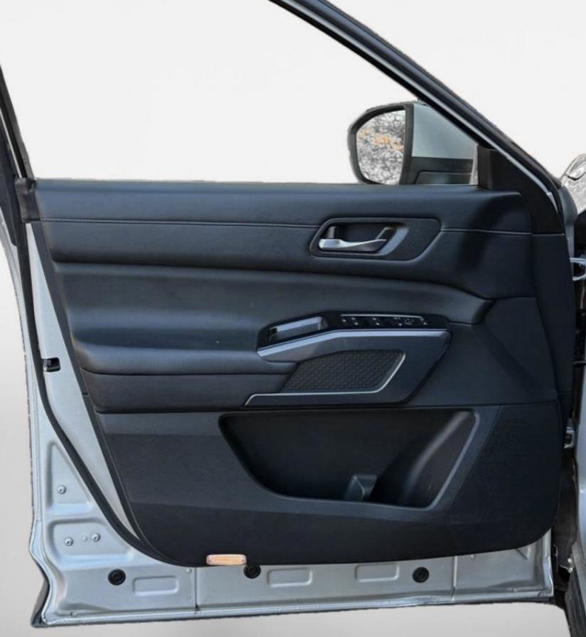 Used 2022 Nissan Pathfinder SL w/ Lighting Package (N92) image 14