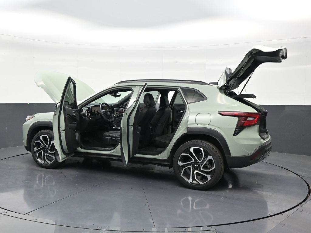 Used 2024 Chevrolet Trax RS w/ Sunroof Package FWD image 31