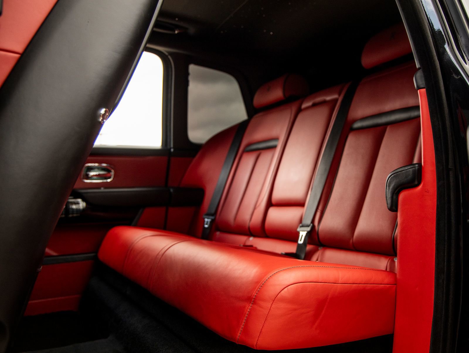 Certified 2021 Rolls-Royce Cullinan image 36