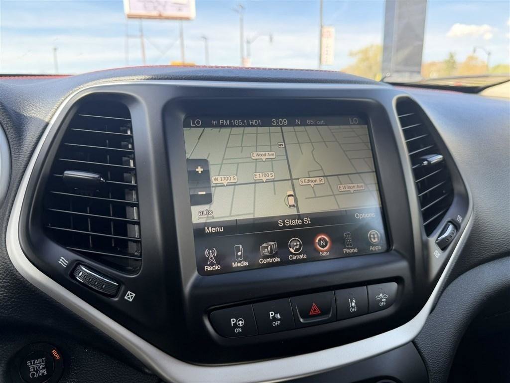 Used 2015 Jeep Cherokee Trailhawk w/ Comfort/Convenience Group image 30