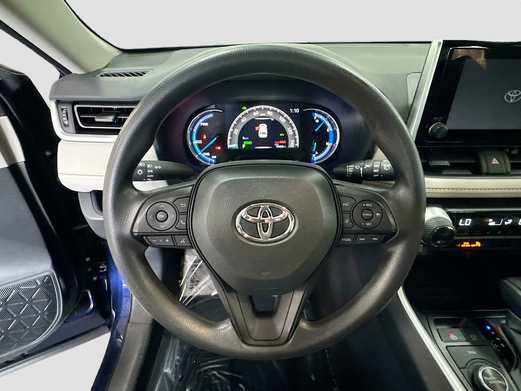 Used 2024 Toyota RAV4 XLE AWD/4WD image 7