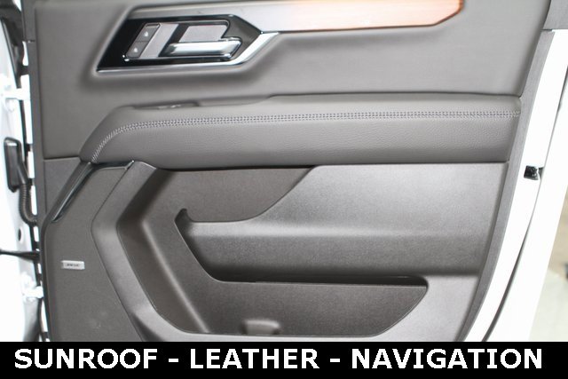 New 2025 GMC Yukon XL Denali w/ Sun & Power Step Package image 26