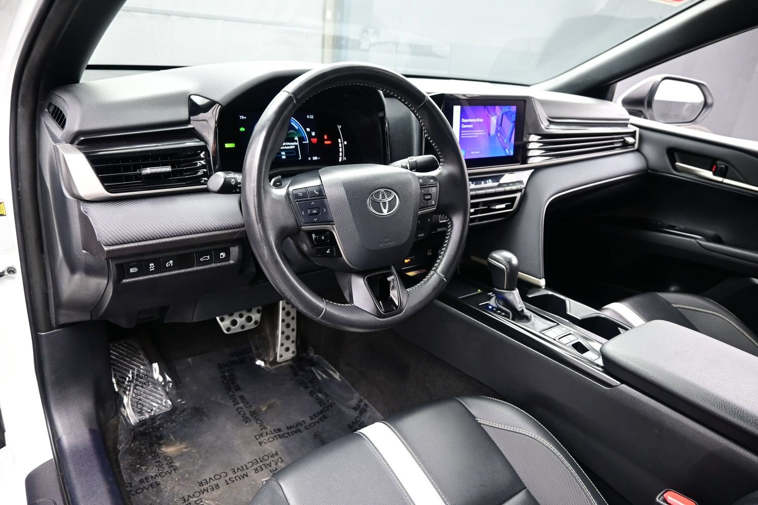Used 2025 Toyota Camry SE FWD image 13