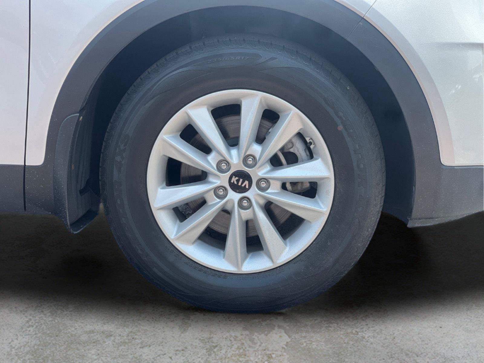 Used 2020 Kia Sorento LX FWD image 26