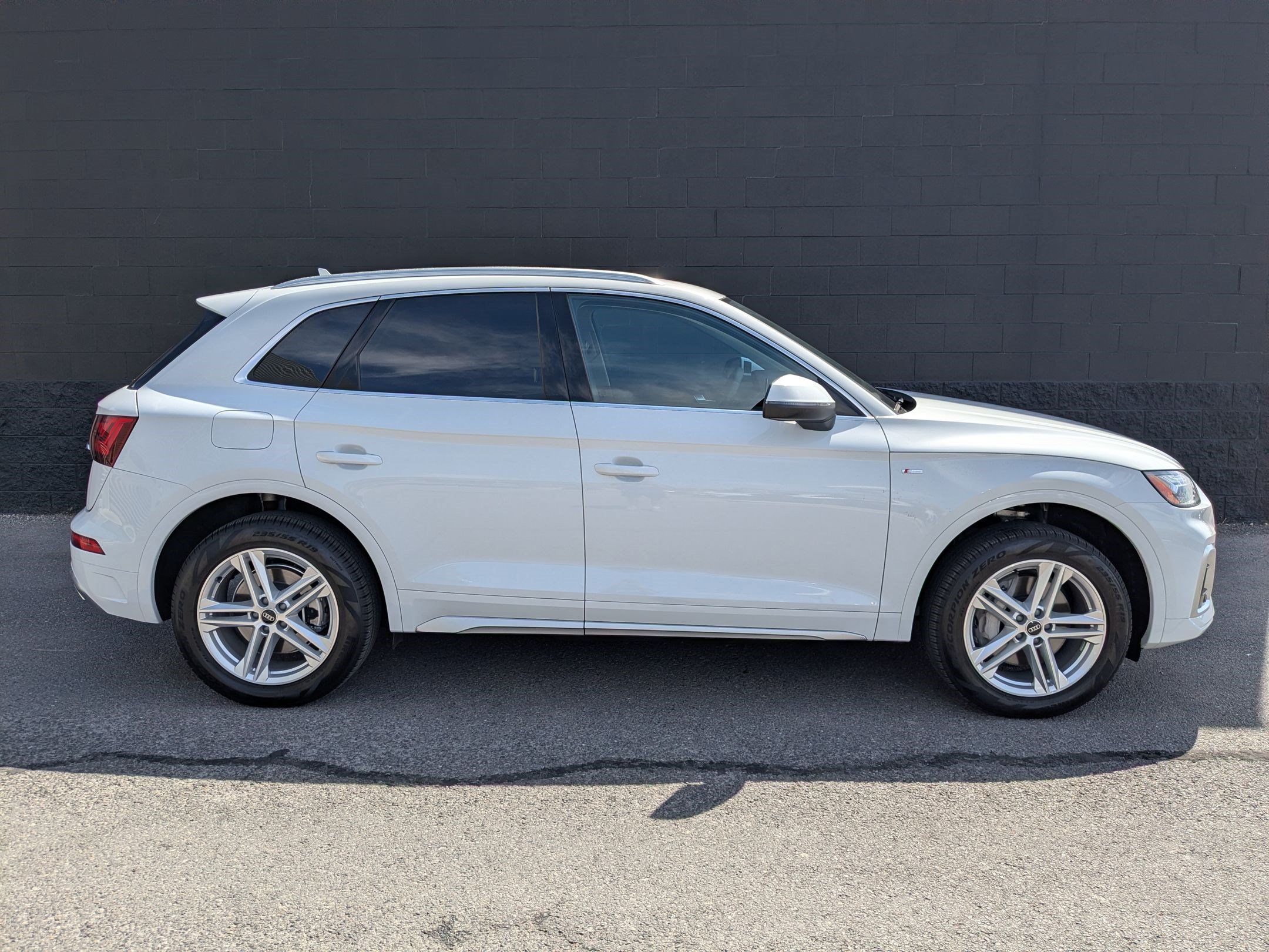 Certified 2024 Audi Q5 e Premium w/ Convenience Package AWD/4WD image 2