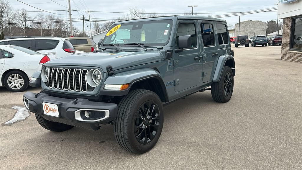 Used 2025 Jeep Wrangler Unlimited Sahara w/ Safety Group AWD/4WD image 3
