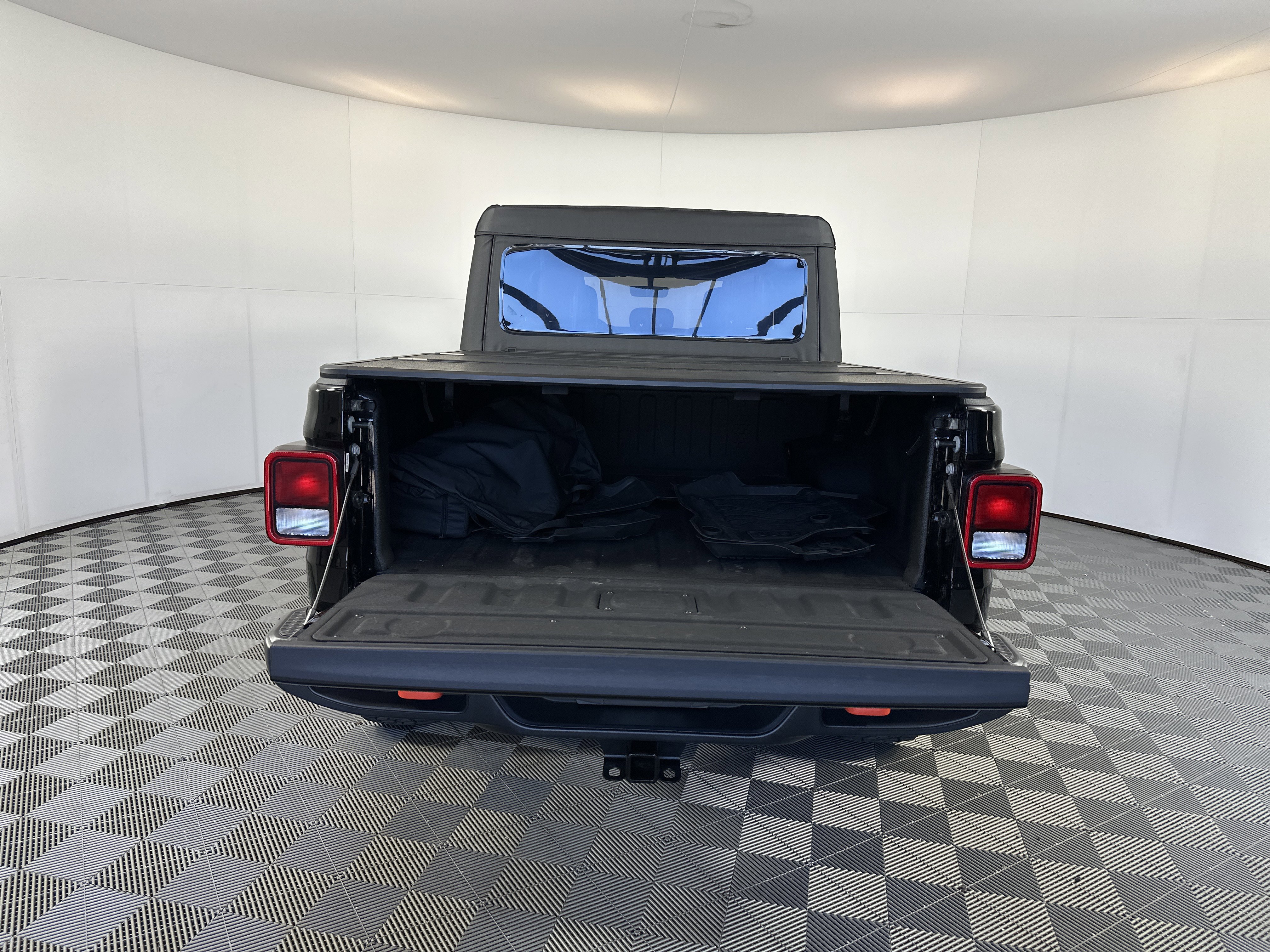 Used 2023 Jeep Gladiator Mojave w/ Cold Weather Group image 14