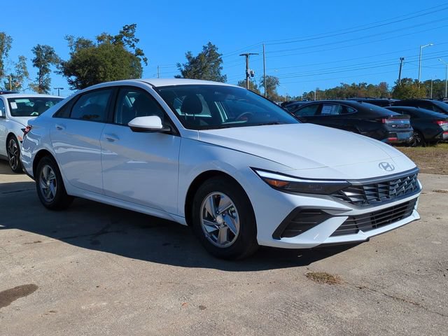 New 2026 Hyundai Elantra SE FWD image 3