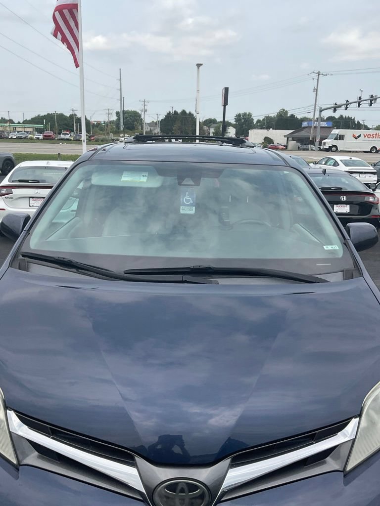 Used 2019 Toyota Sienna XLE w/ XLE Navigation Package FWD image 11