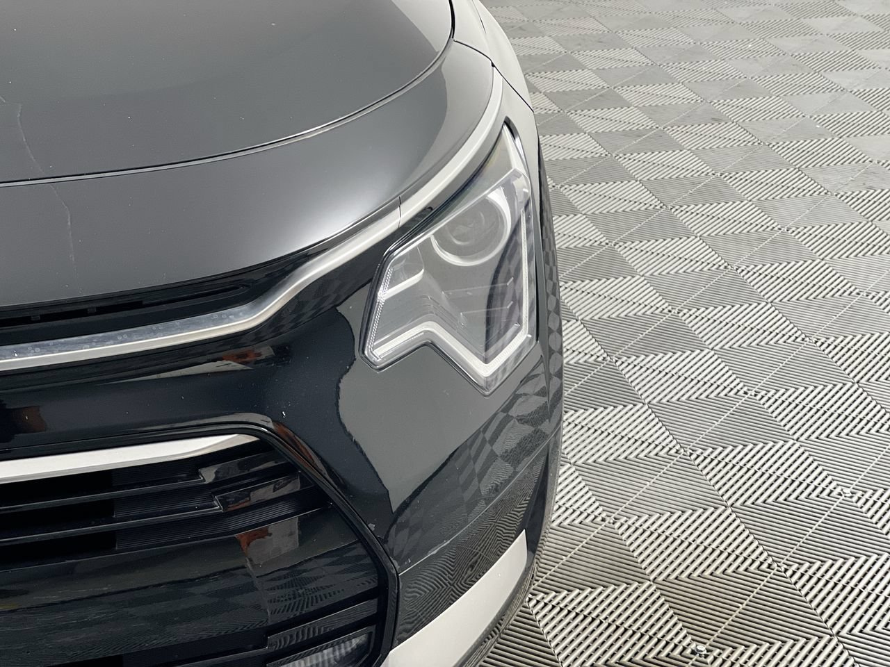 Certified 2025 Kia Niro EX Touring FWD image 11