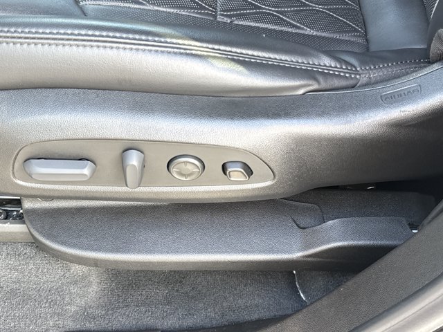 Used 2022 Buick Enclave Avenir w/ Avenir Technology Package AWD/4WD image 19