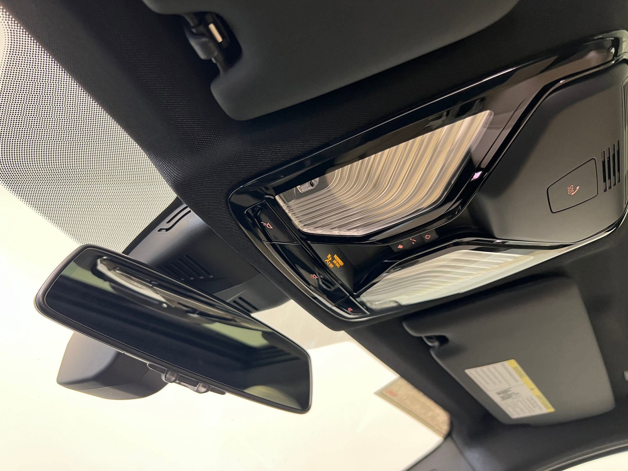 Used 2025 BMW 330i xDrive Sedan w/ Premium Package AWD/4WD image 18